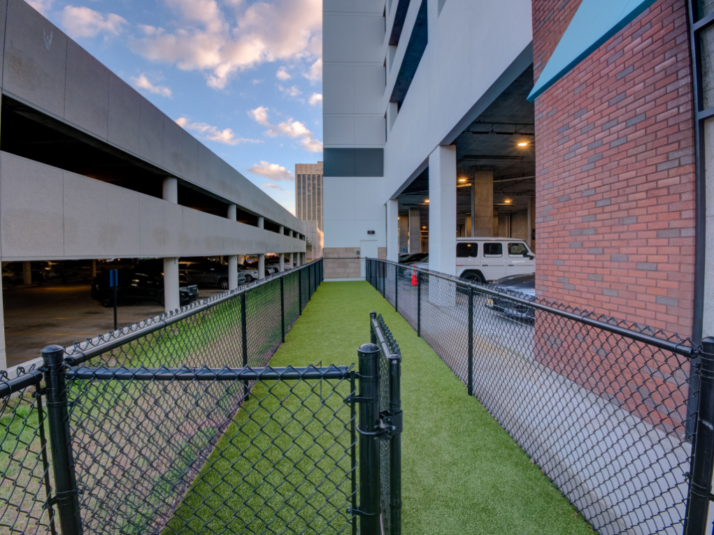 Radius Apartments fenced-in pet run - Orlando, FL